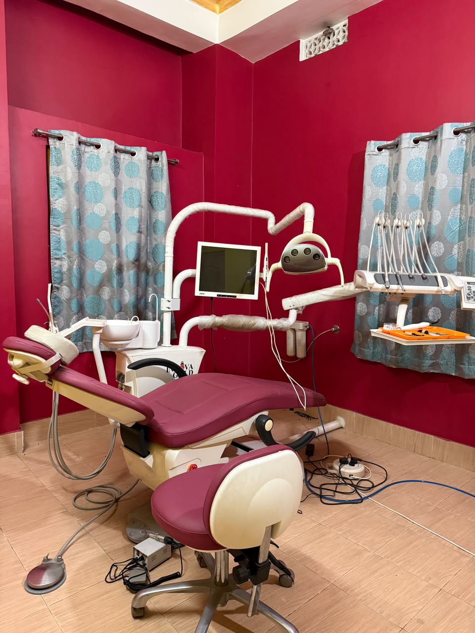 Dental chair with operatory light